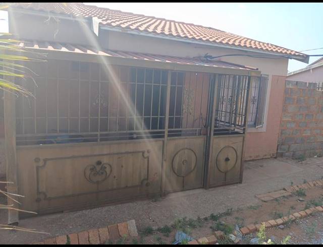 5 BEDROOM HOUSE FOR SALE IN LEHAE